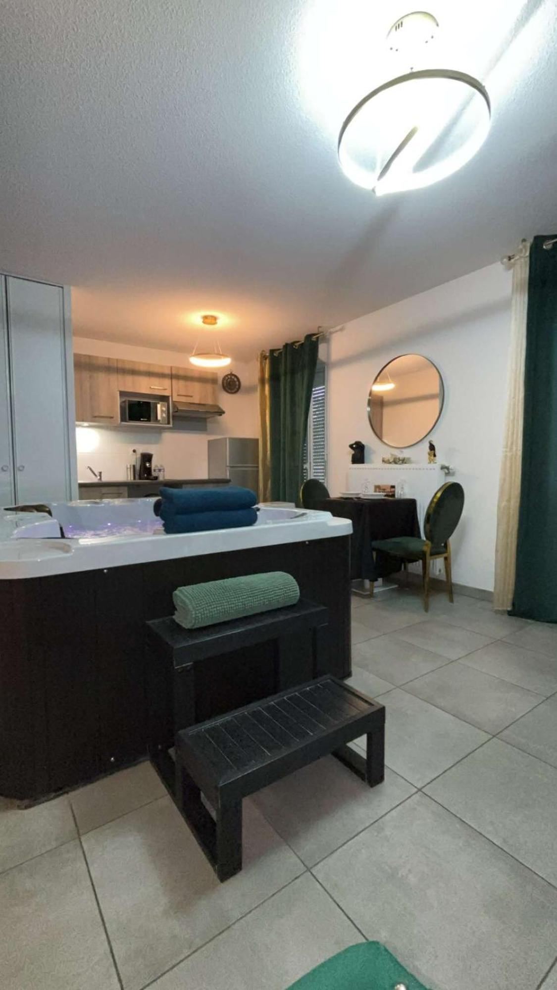 Suite Jacuzzi "Spa Privatif " Appartement Jacuzzi Toulouse Exterior foto